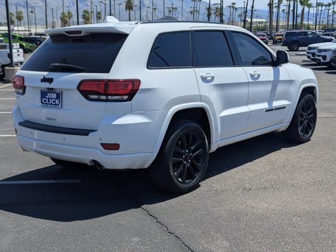 Used 2020 Jeep Grand Cherokee Altitude RWD image 2
