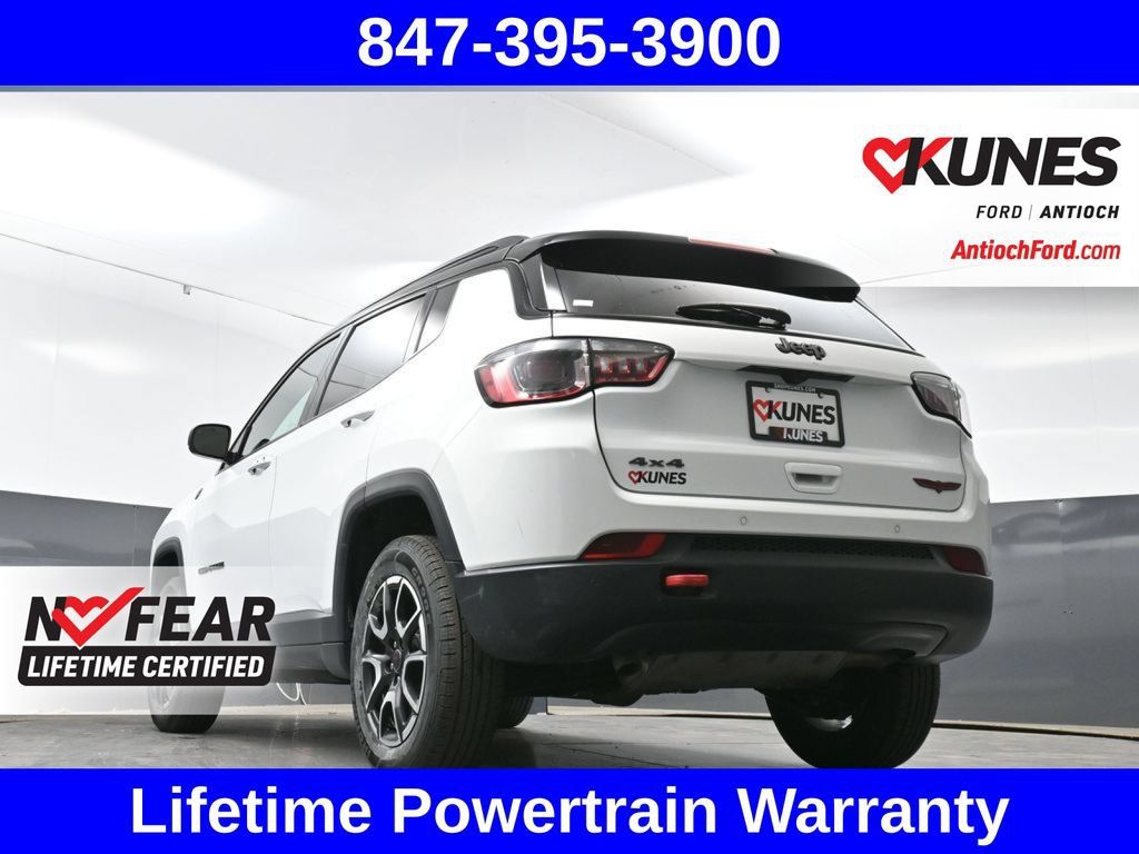 Used 2025 Jeep Compass Trailhawk AWD/4WD image 52