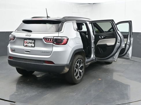 Used 2025 Jeep Compass Limited AWD/4WD image 59
