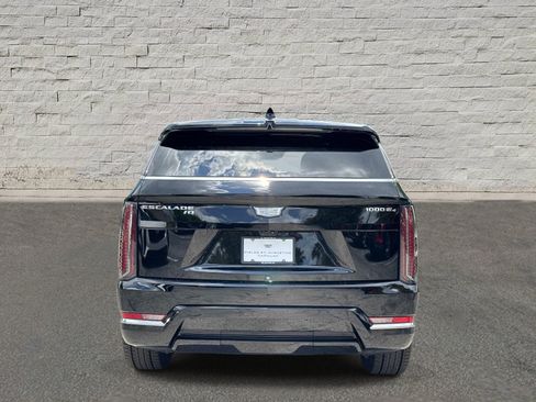 Certified 2025 Cadillac Escalade IQ Luxury 2 w/ LPO, Premium Carpet Package AWD/4WD image 4