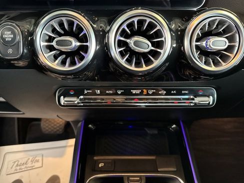 Used 2021 Mercedes-Benz GLA 250 4MATIC image 16