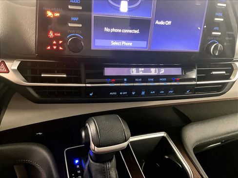 Certified 2024 Toyota Sienna XLE image 27