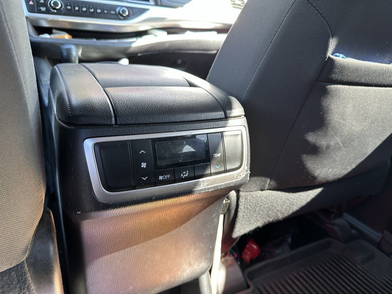 Used 2017 Toyota Highlander LE AWD/4WD image 17
