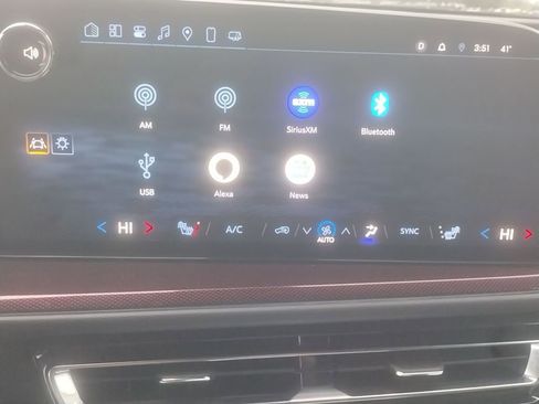 Used 2025 Chevrolet Traverse Z71 image 14