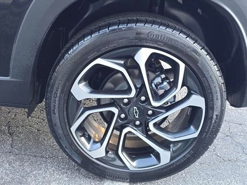 Certified 2025 Chevrolet Trax RS w/ Driver Confidence Package image 8