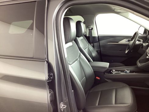 Used 2025 Ford Explorer Active w/ Active Comfort Package image 7