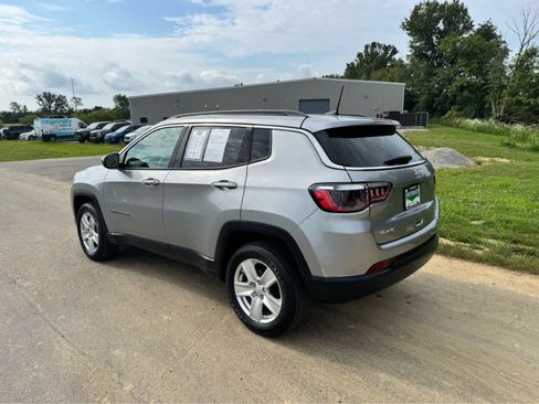 Used 2022 Jeep Compass Latitude AWD/4WD image 7