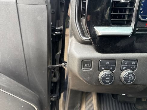 Used 2022 Chevrolet Silverado 1500 LTZ AWD/4WD image 18