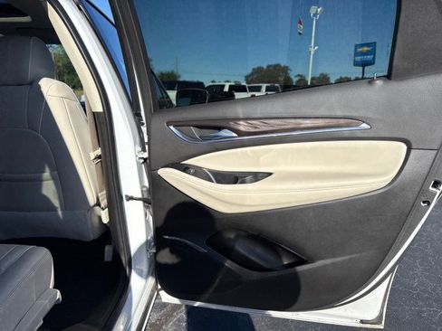 Used 2023 Buick Enclave Avenir image 18