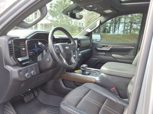 Used 2023 Chevrolet Silverado 1500 High Country w/ Technology Package AWD/4WD image 25