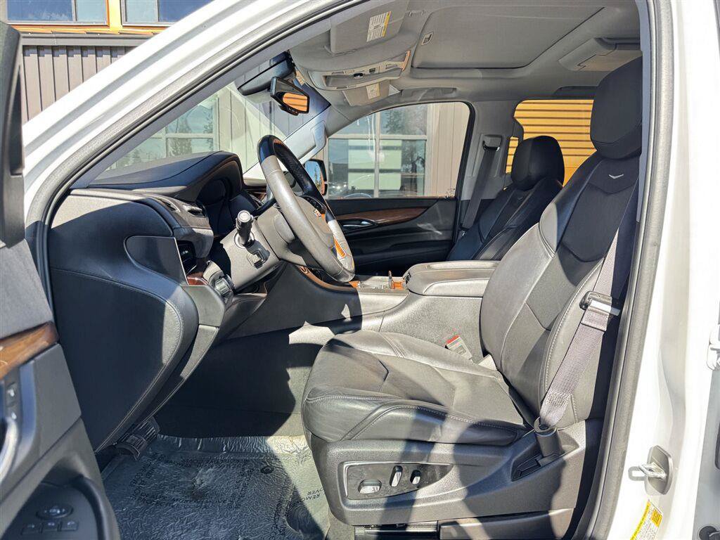Used 2016 Cadillac Escalade Luxury AWD/4WD image 12