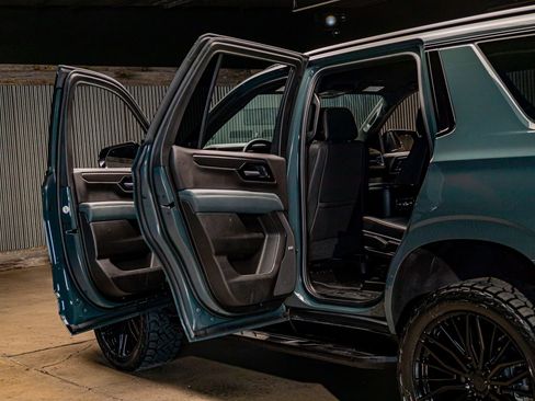 Used 2025 GMC Yukon AT4 w/ LPO, AT4 Appearance Package AWD/4WD image 29