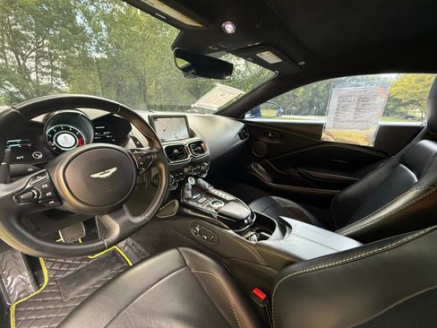 Used 2019 Aston Martin V8 Vantage Coupe RWD image 9