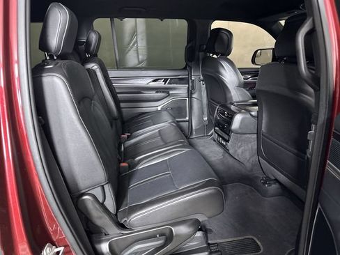 Used 2024 Jeep Wagoneer 4WD w/ Convenience Group I image 28