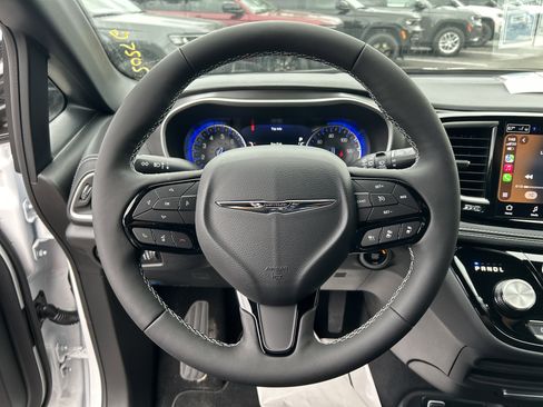 New 2026 Chrysler Pacifica Select w/ S Appearance Package image 19