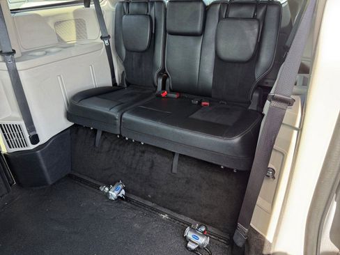 Used 2018 Dodge Grand Caravan SXT FWD image 12