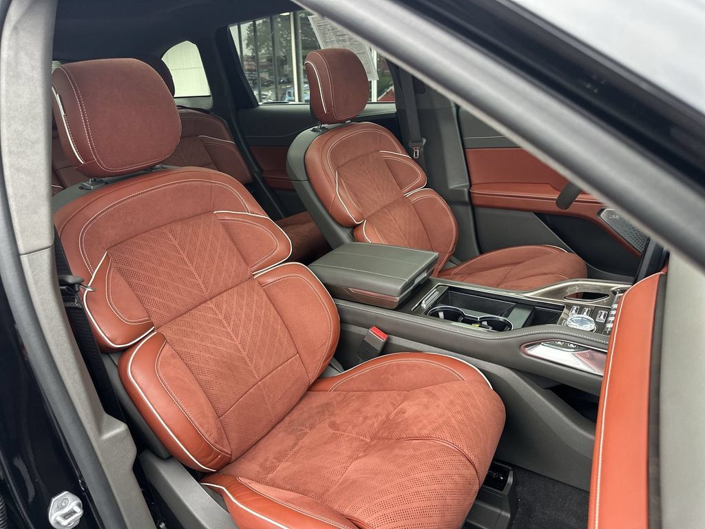 Certified 2024 Lincoln Nautilus Black Label AWD/4WD image 27