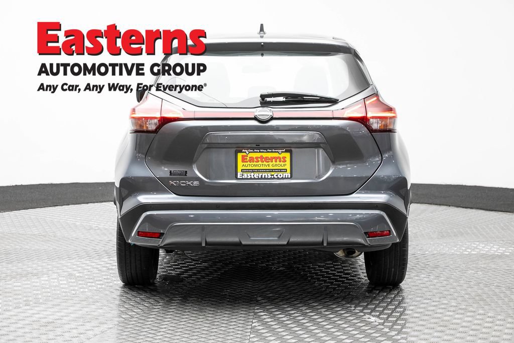 Used 2023 Nissan Kicks S FWD image 7