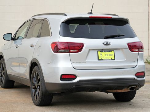 Used 2020 Kia Sorento S FWD image 46