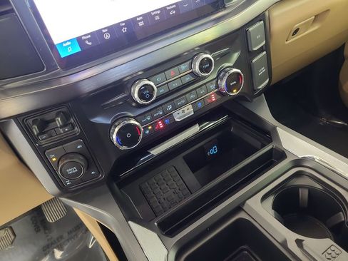 Used 2025 Ford F350 Lariat w/ Chrome Package image 17