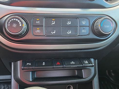 Used 2022 Chevrolet Colorado LT w/ Fleet Safety Package RWD image 9