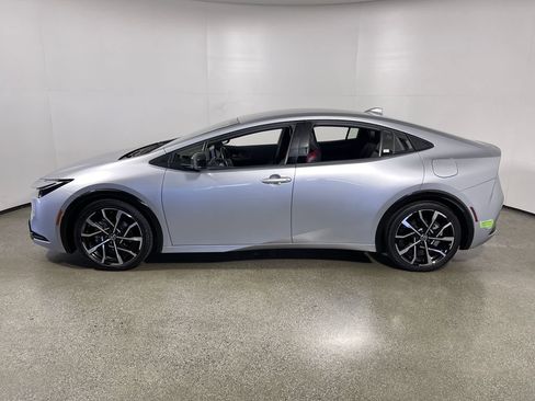 Used 2023 Toyota Prius Prime FWD image 6