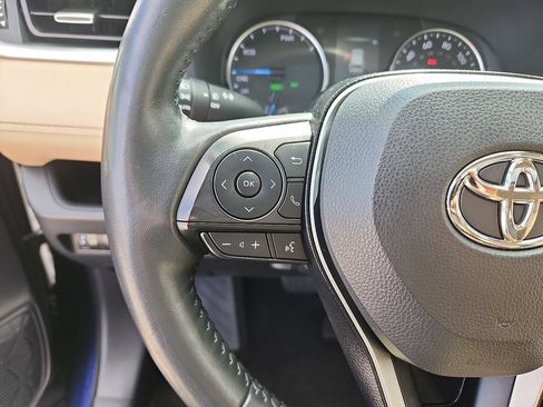 Used 2022 Toyota RAV4 XLE Premium AWD/4WD image 16