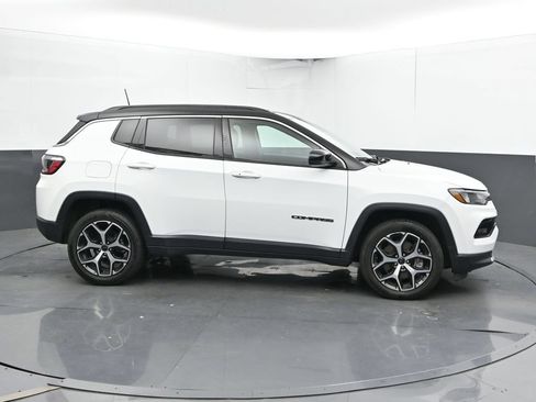 Used 2025 Jeep Compass Limited AWD/4WD image 4
