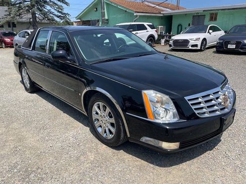 Used 2008 Cadillac DTS FWD image 4