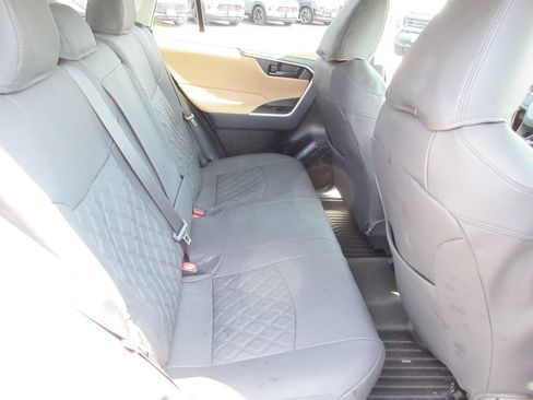 Used 2022 Toyota RAV4 LE AWD/4WD image 18