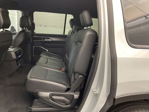 New 2025 Jeep Wagoneer 4WD image 19