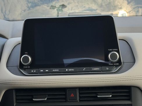 Used 2025 Nissan Rogue SV image 20