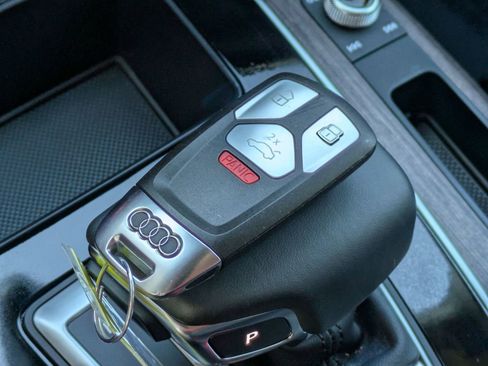 Used 2025 Audi Q5 e Premium Plus w/ Premium Plus Package image 32