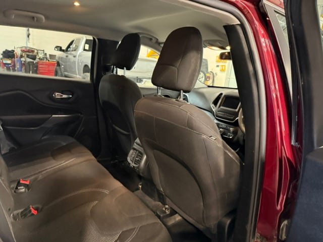Used 2019 Jeep Cherokee Latitude w/ Popular Appearance Group AWD/4WD image 15
