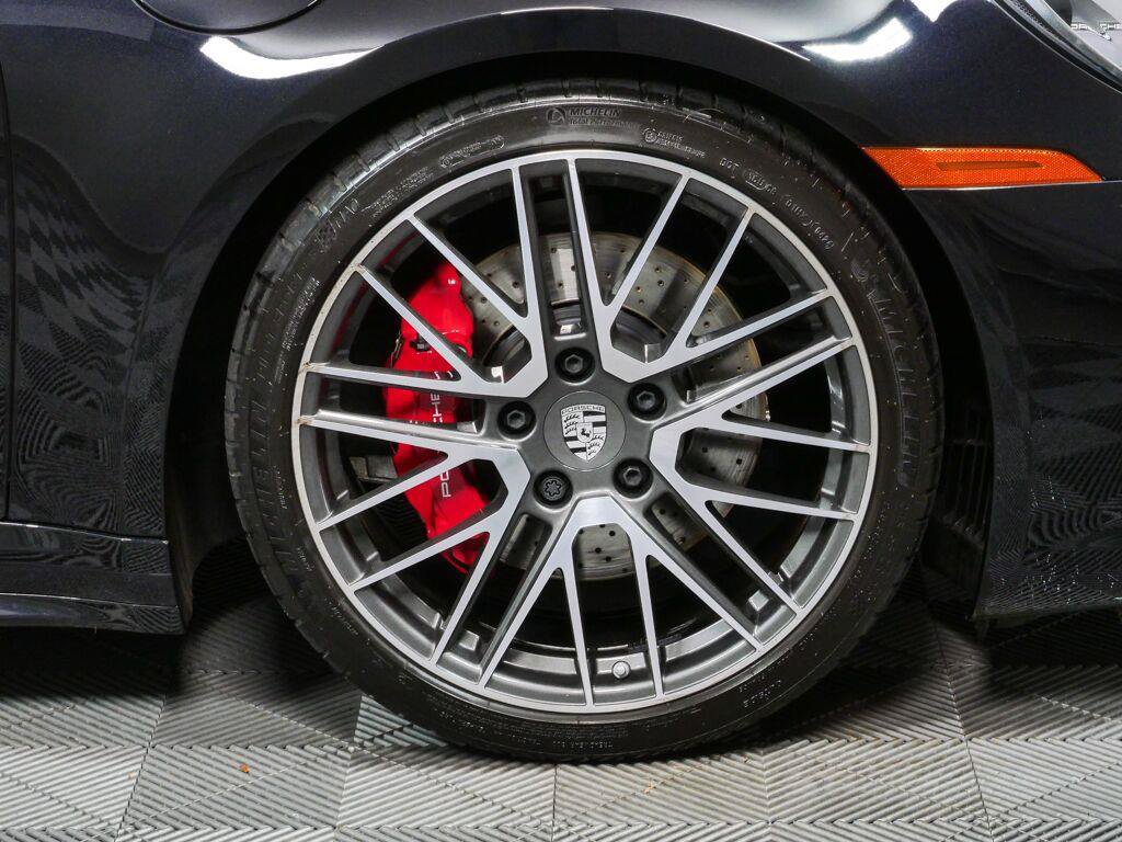 Certified 2024 Porsche 911 Carrera 4S AWD/4WD image 33