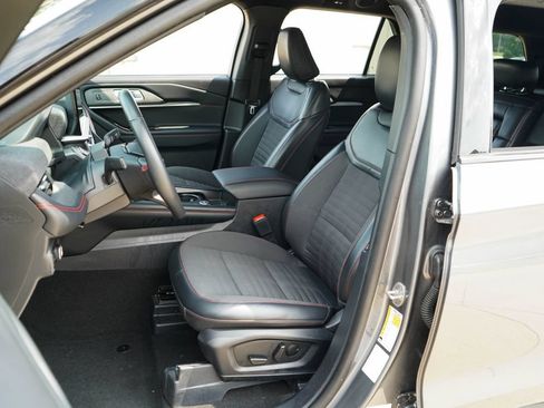 Used 2025 Ford Explorer ST-Line w/ ST-Line Street Pack AWD/4WD image 7