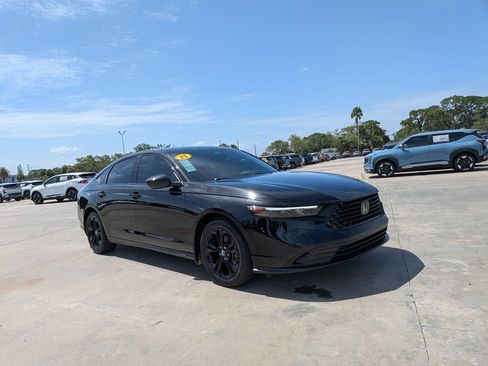Used 2025 Honda Accord SE image 2