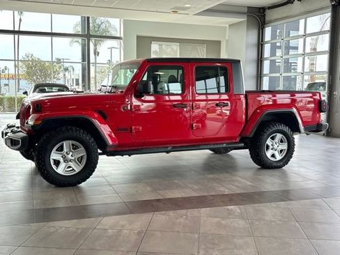 Used 2023 Jeep Gladiator Sport image 8