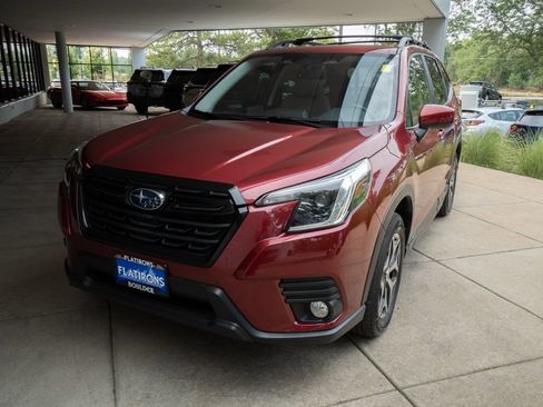 Used 2023 Subaru Forester Premium AWD/4WD image 3