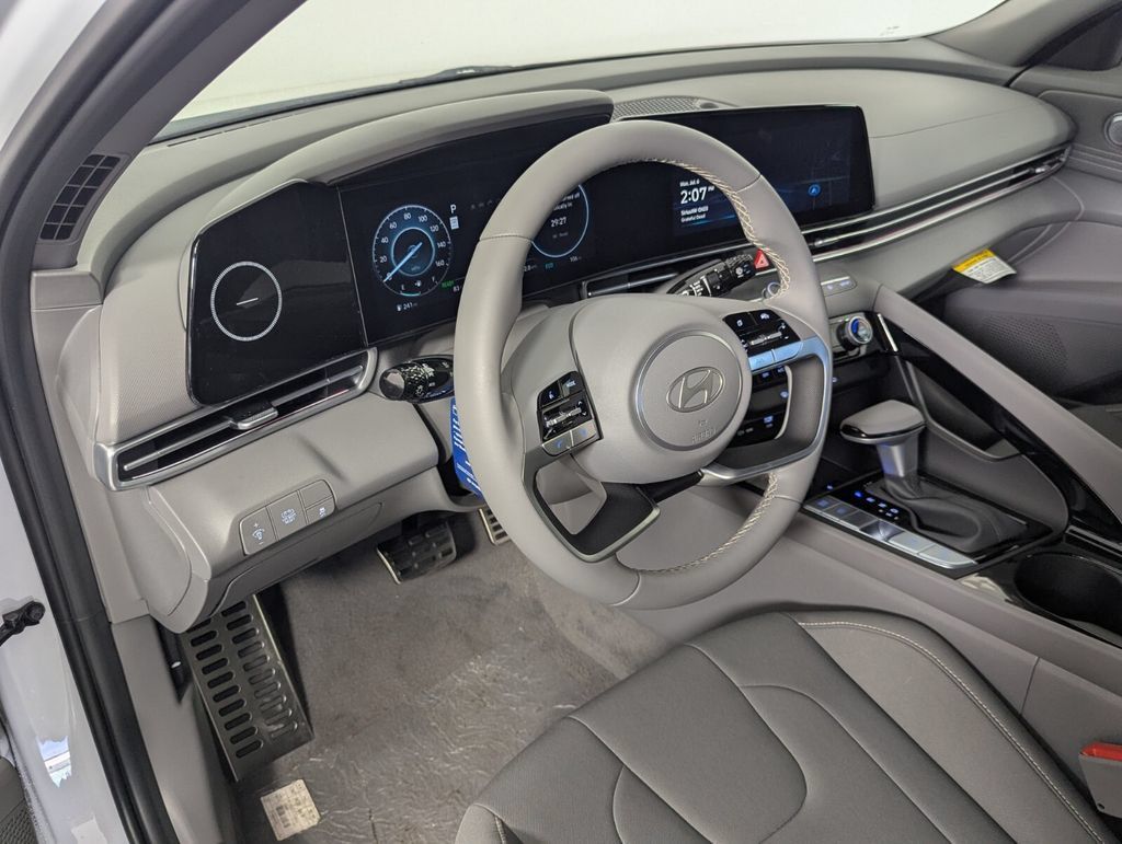 New 2026 Hyundai Elantra SEL FWD image 10