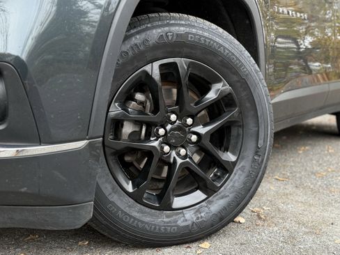 Used 2019 Chevrolet Traverse LT image 7