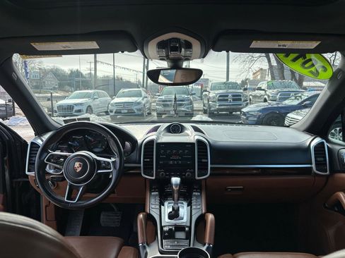 Used 2017 Porsche Cayenne Platinum Edition image 13
