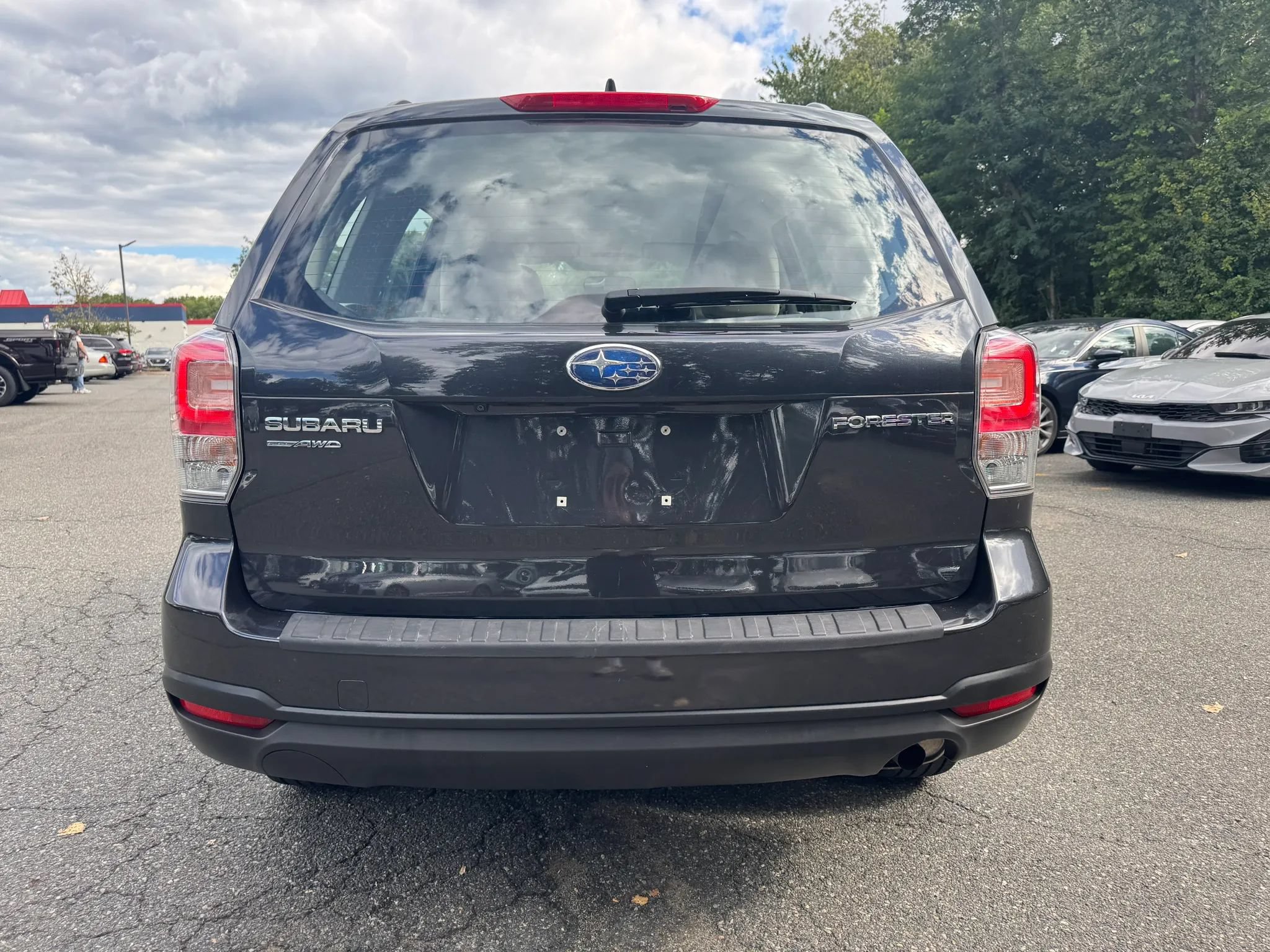 Used 2018 Subaru Forester 2.5i w/ Alloy Wheel Package AWD/4WD image 4