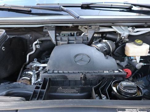 Used 2024 Mercedes-Benz Sprinter 2500 image 32