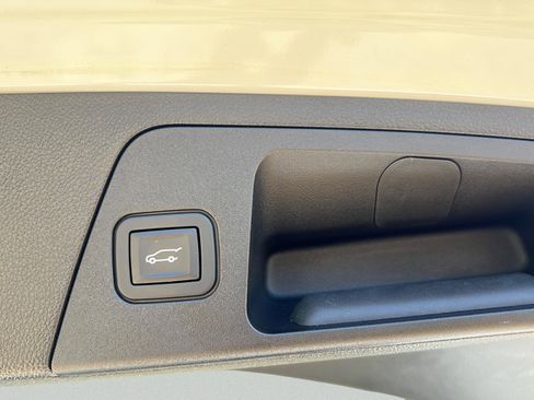 Used 2019 Buick Envision Essence FWD image 20