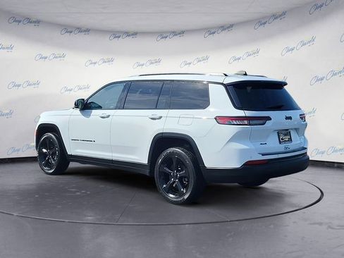 Used 2023 Jeep Grand Cherokee L Laredo image 3