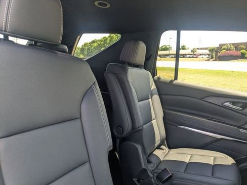Used 2025 Chevrolet Traverse LT AWD/4WD image 27
