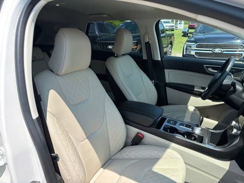 Used 2023 Ford Edge Titanium AWD/4WD image 37