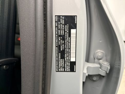 Used 2025 Volvo XC60 B5 Plus image 21