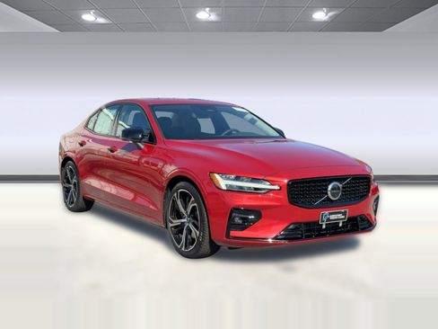 Certified 2023 Volvo S60 B5 Plus w/ Climate Package image 7
